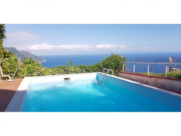 Ravello, Villa 500mq con piscina e avvolta da panorami a strapiombo